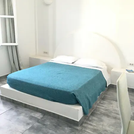 Thalia * Fira (Santorini)